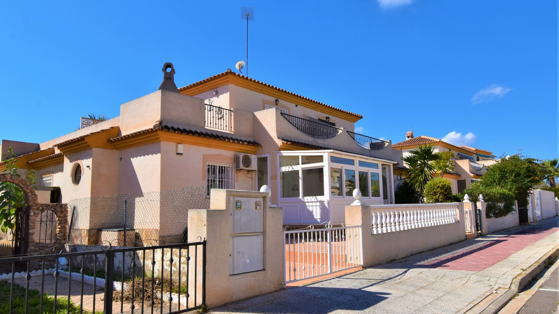 Återförsäljning - Villa - Orihuela Costa - Playa Flamenca