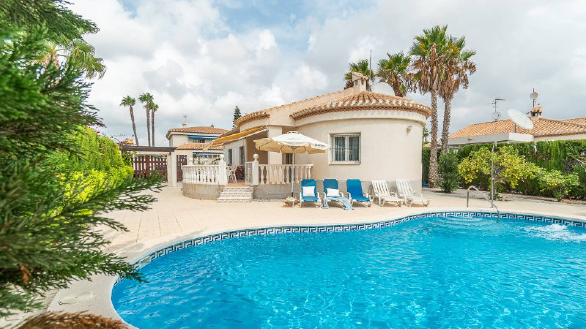 Återförsäljning - Villa - Playa Flamenca - urb las acacias