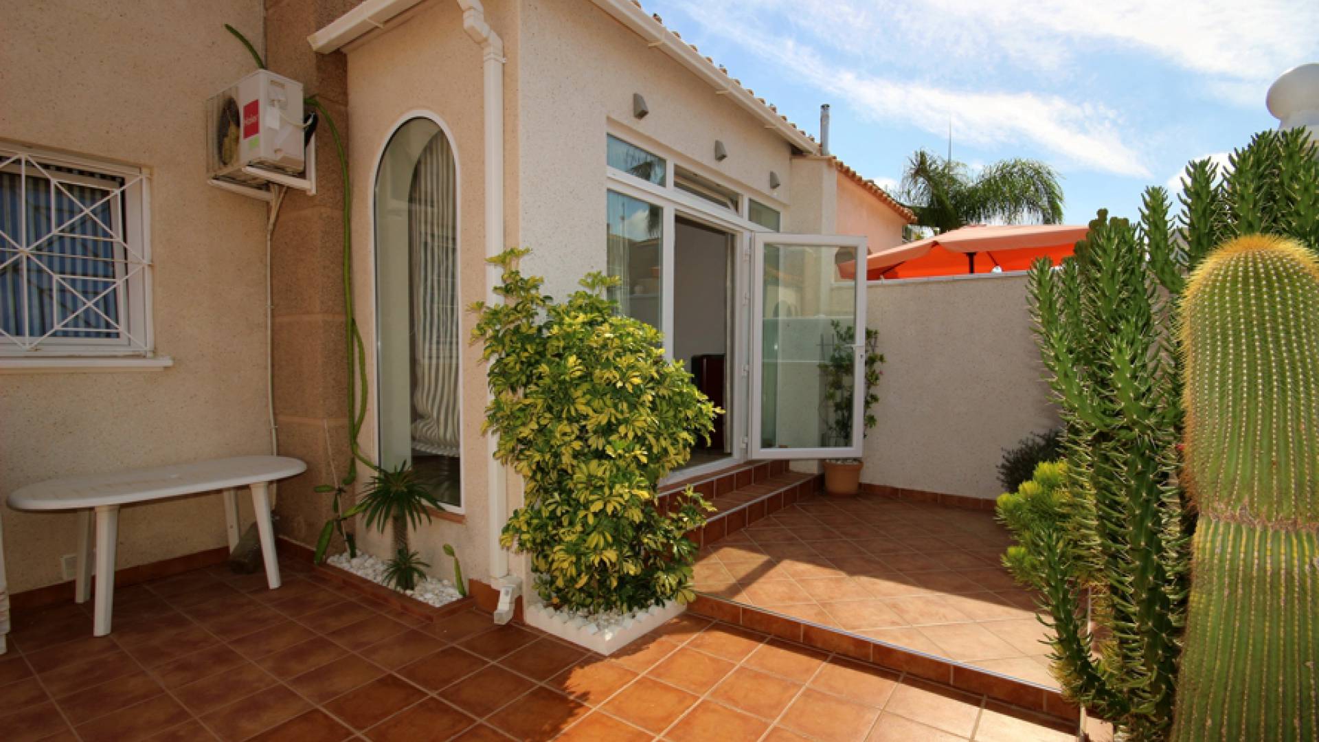 Återförsäljning - Villa - Torrevieja - altos de la bahia