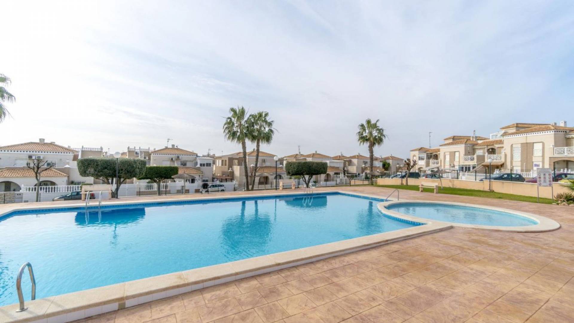 Återförsäljning - Villa - Torrevieja - altos de la bahia