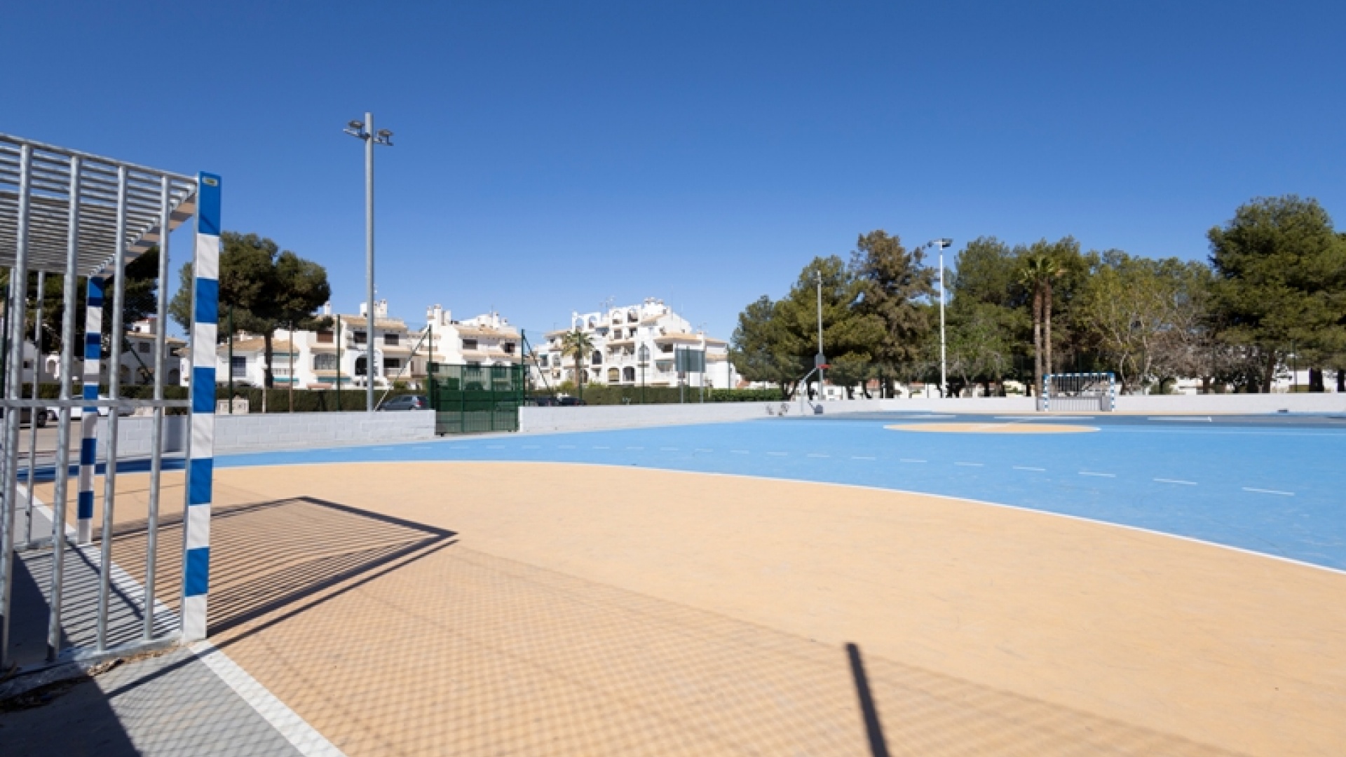 Resale - Apartment - Torrevieja - calas blancas