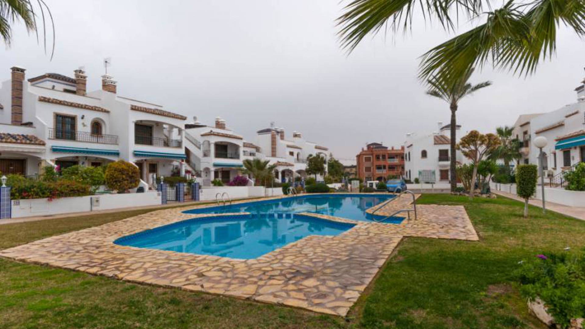 Resale - Apartment - Villamartin