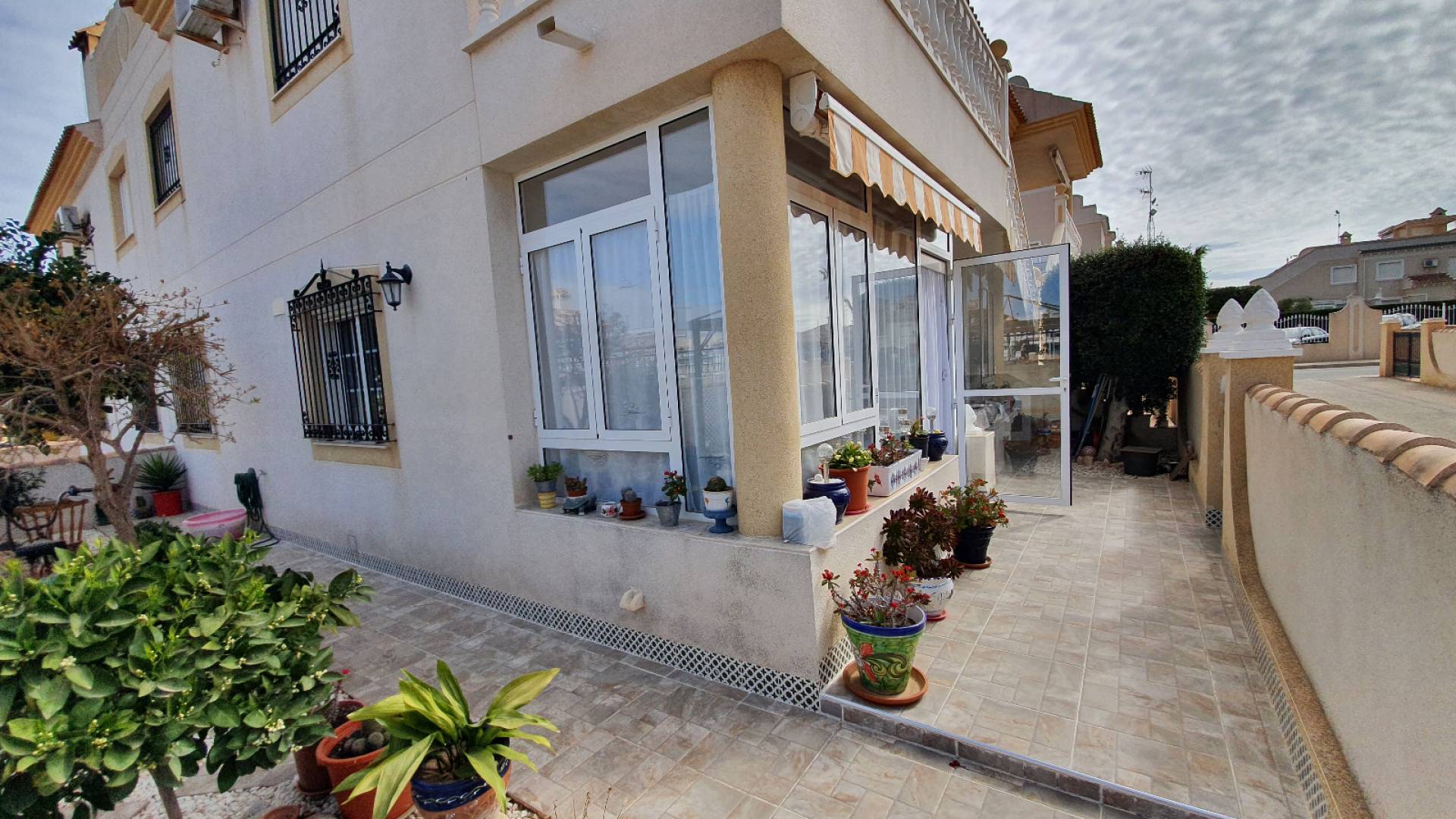 Resale - Apartment - Villamartin