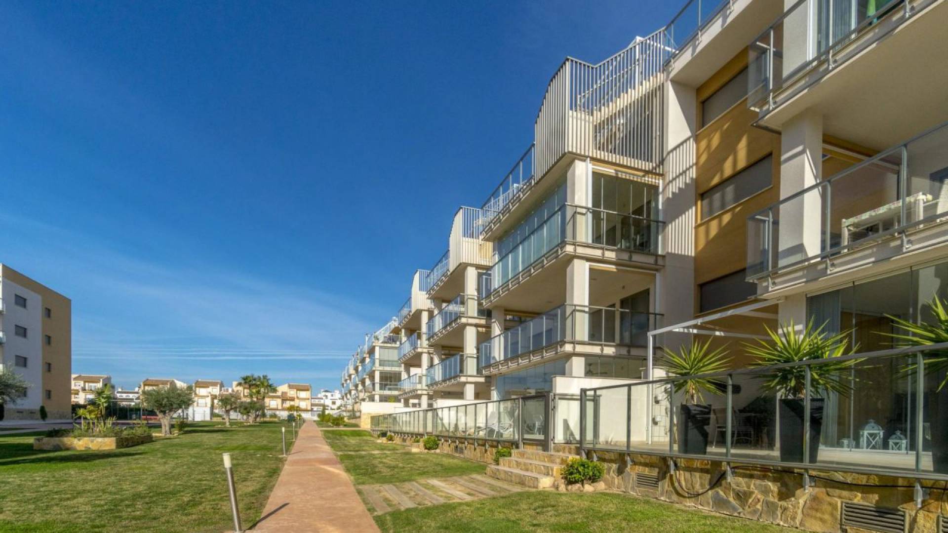 Resale - Apartment - Villamartin