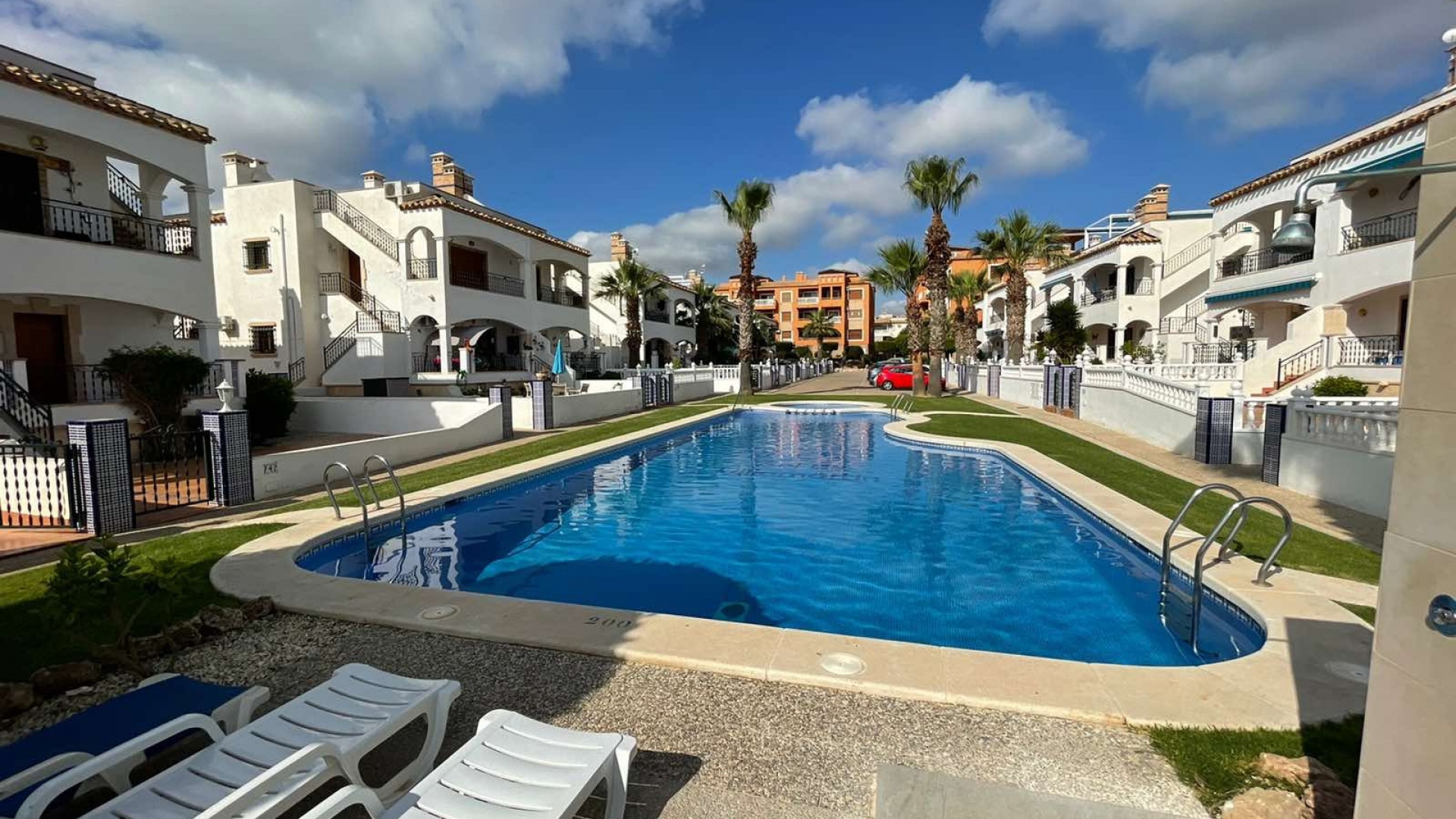 Resale - Apartment - Villamartin