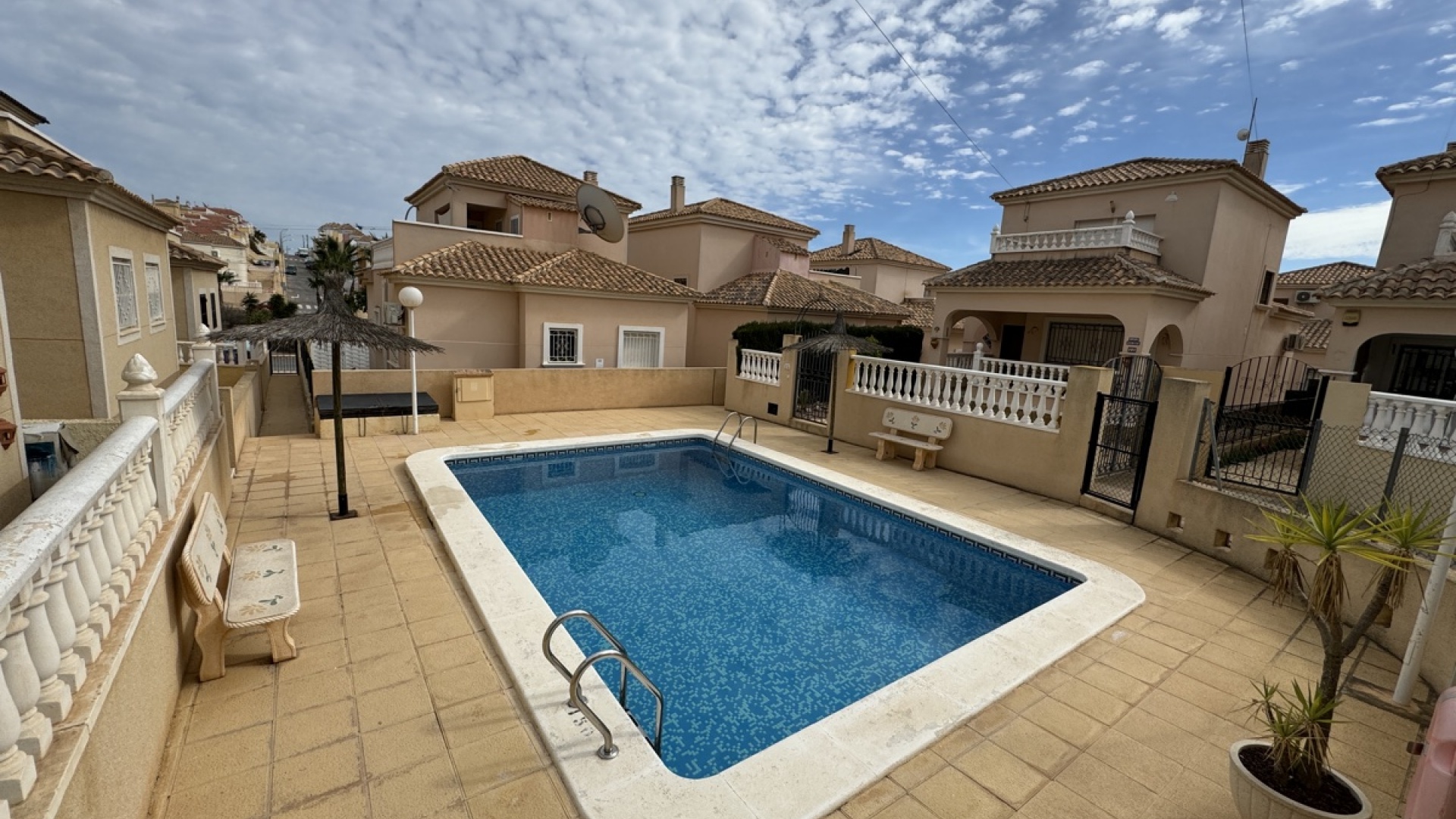 Resale - Apartment - Villamartin