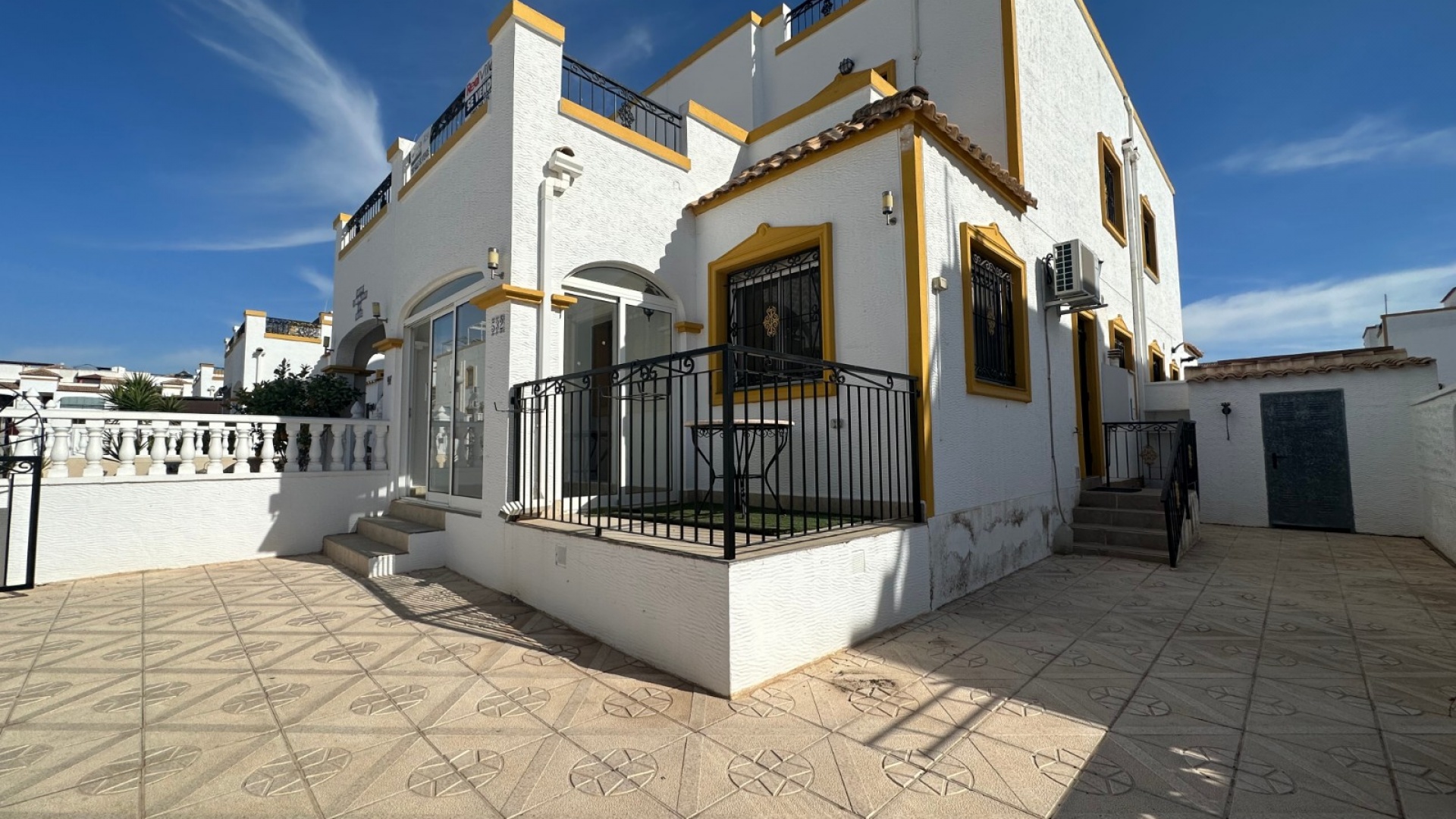 Resale - Townhouse - Los Montesinos - Entre Naranjos