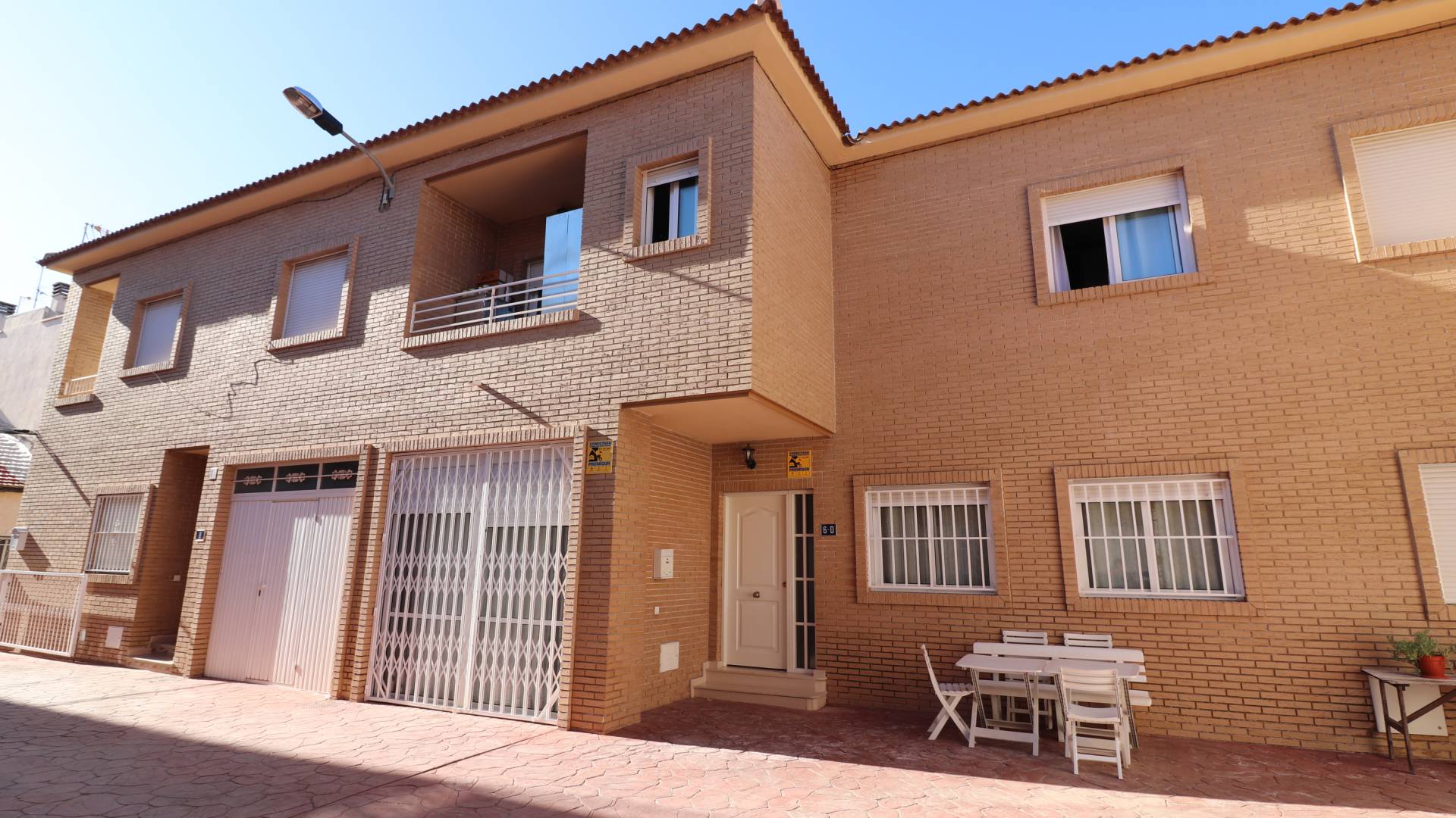 Resale - Townhouse - San Bartolome - san bartolome