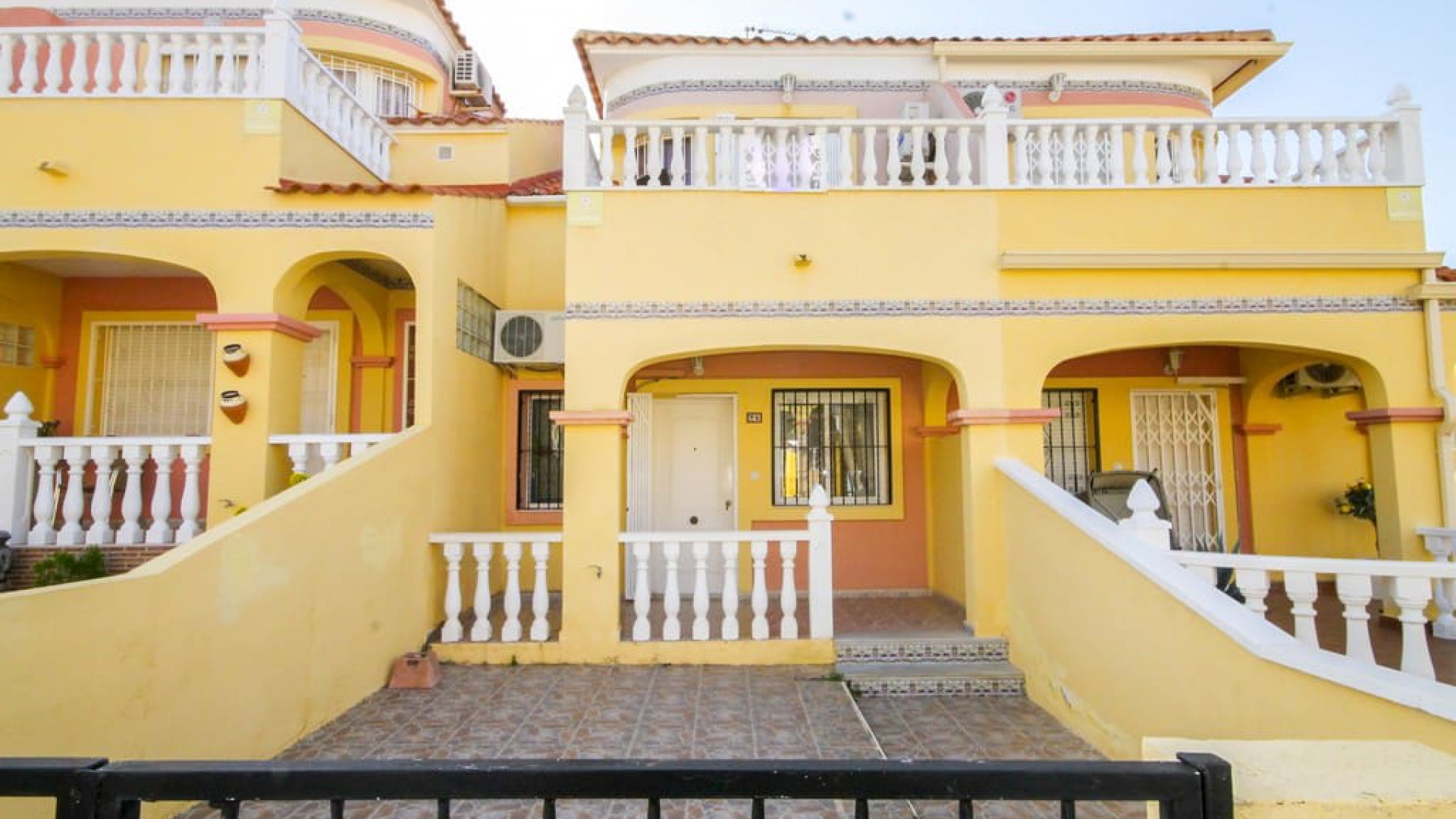 Resale - Townhouse - Villamartin - bosque de las lomas