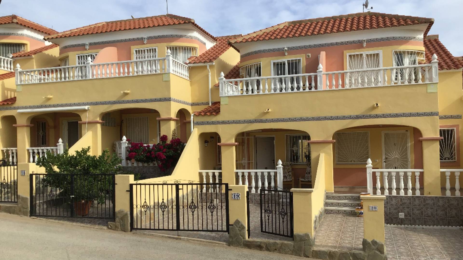 Resale - Townhouse - Villamartin - colinas del presidente