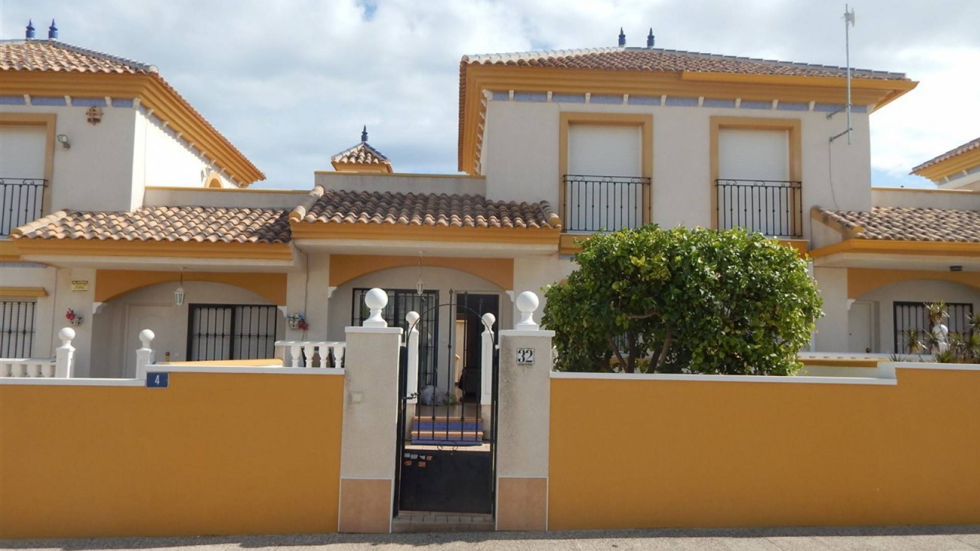 Resale - Townhouse - Villamartin