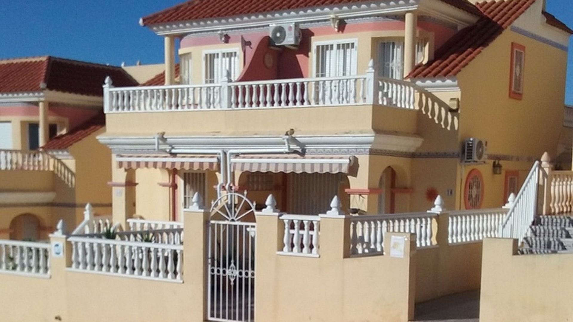 Resale - Townhouse - Villamartin