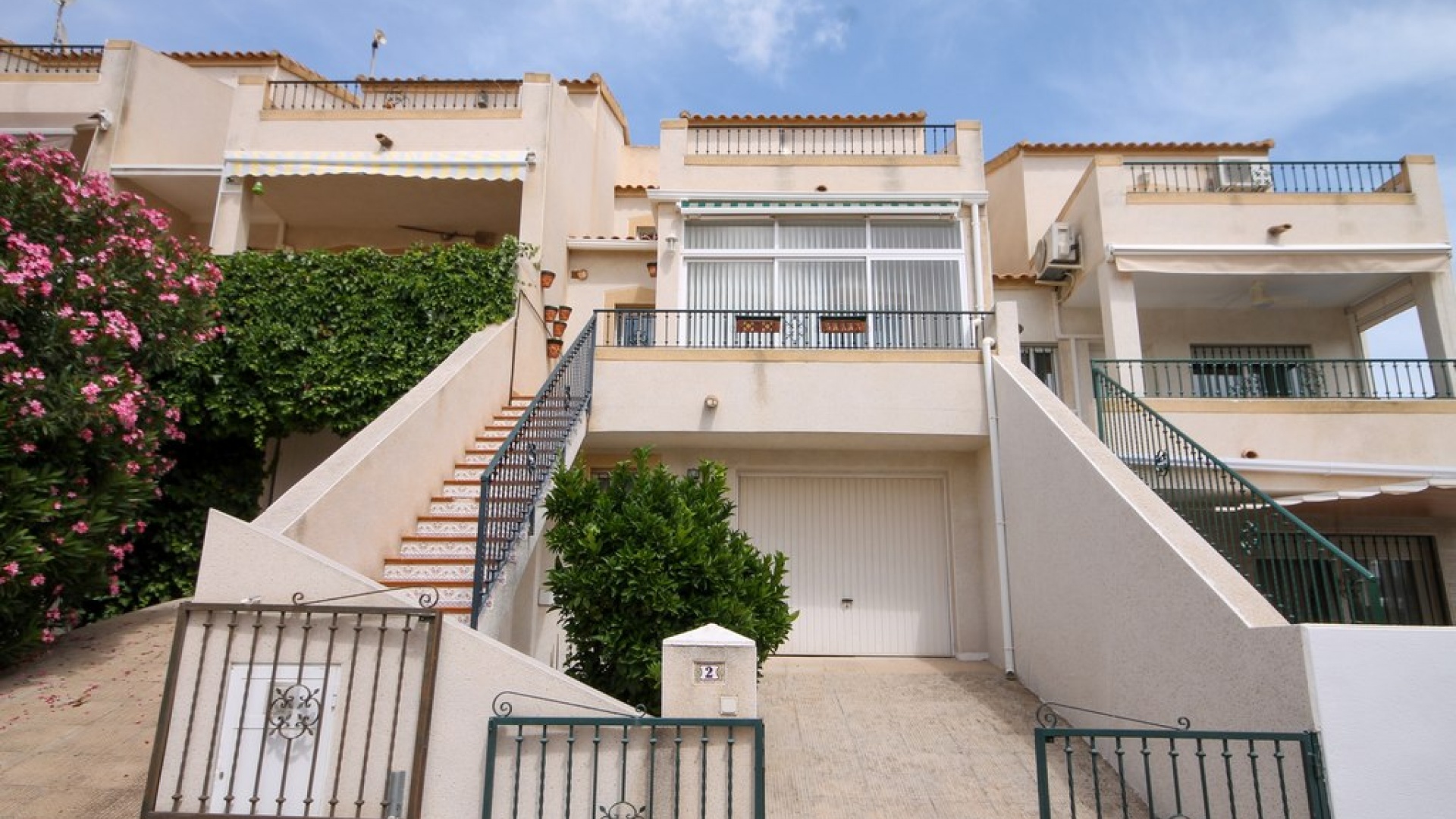 Resale - Townhouse - Villamartin