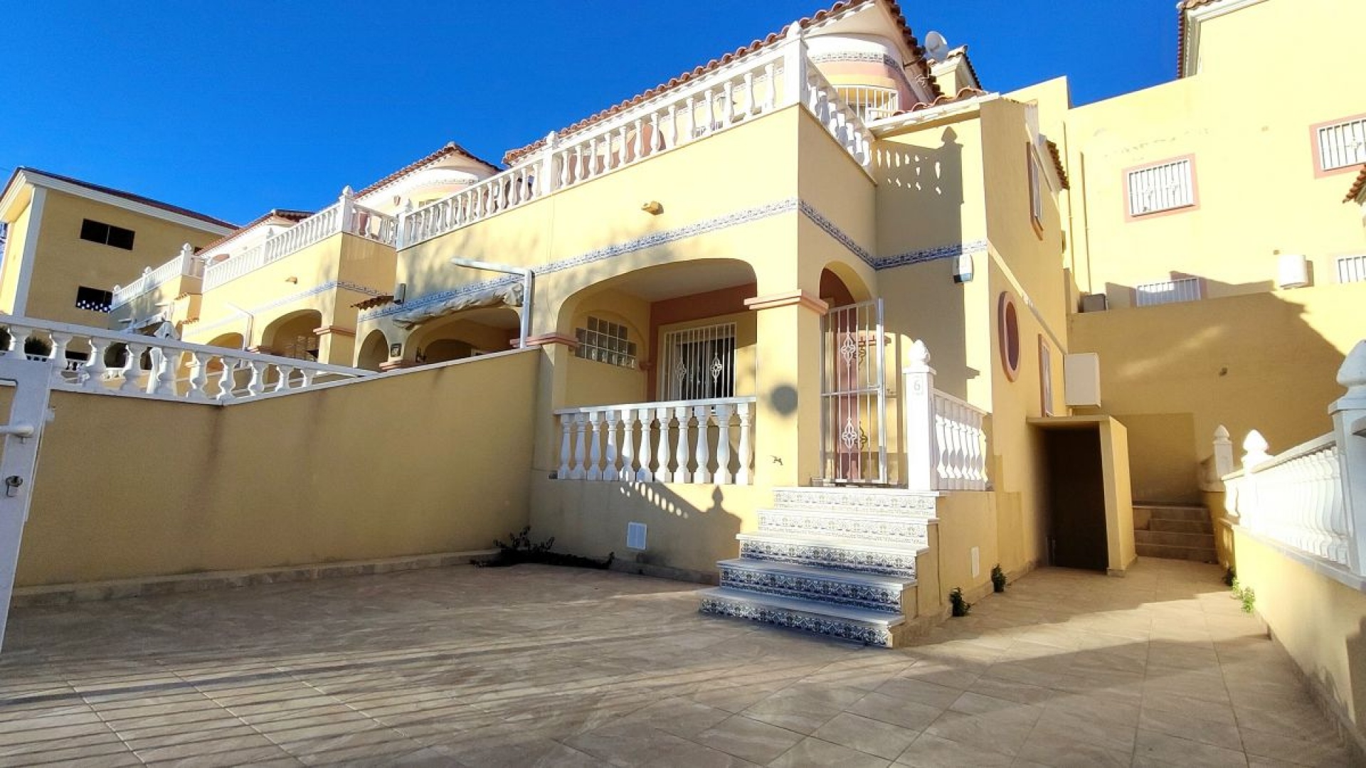 Resale - Townhouse - Villamartin