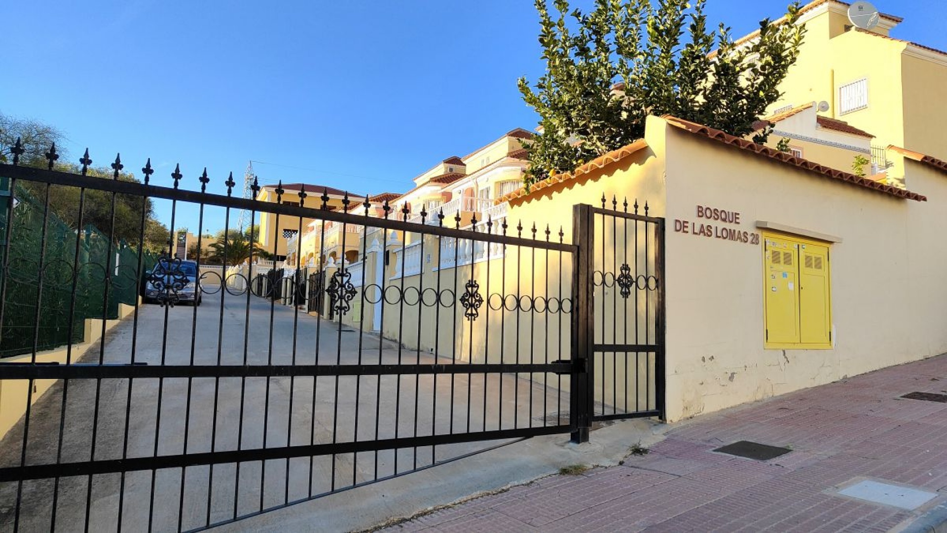 Resale - Townhouse - Villamartin