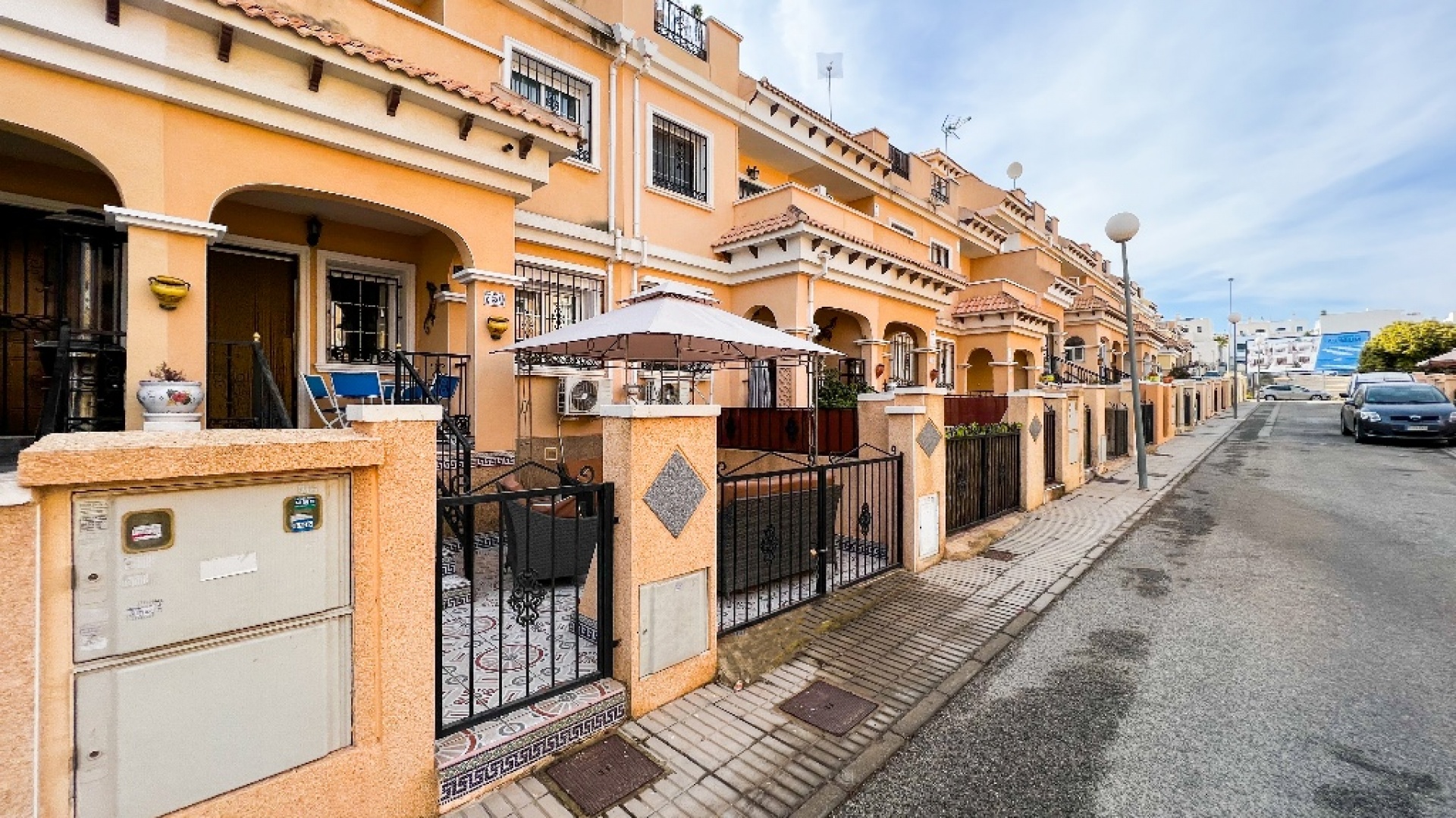 Resale - Townhouse - Villamartin