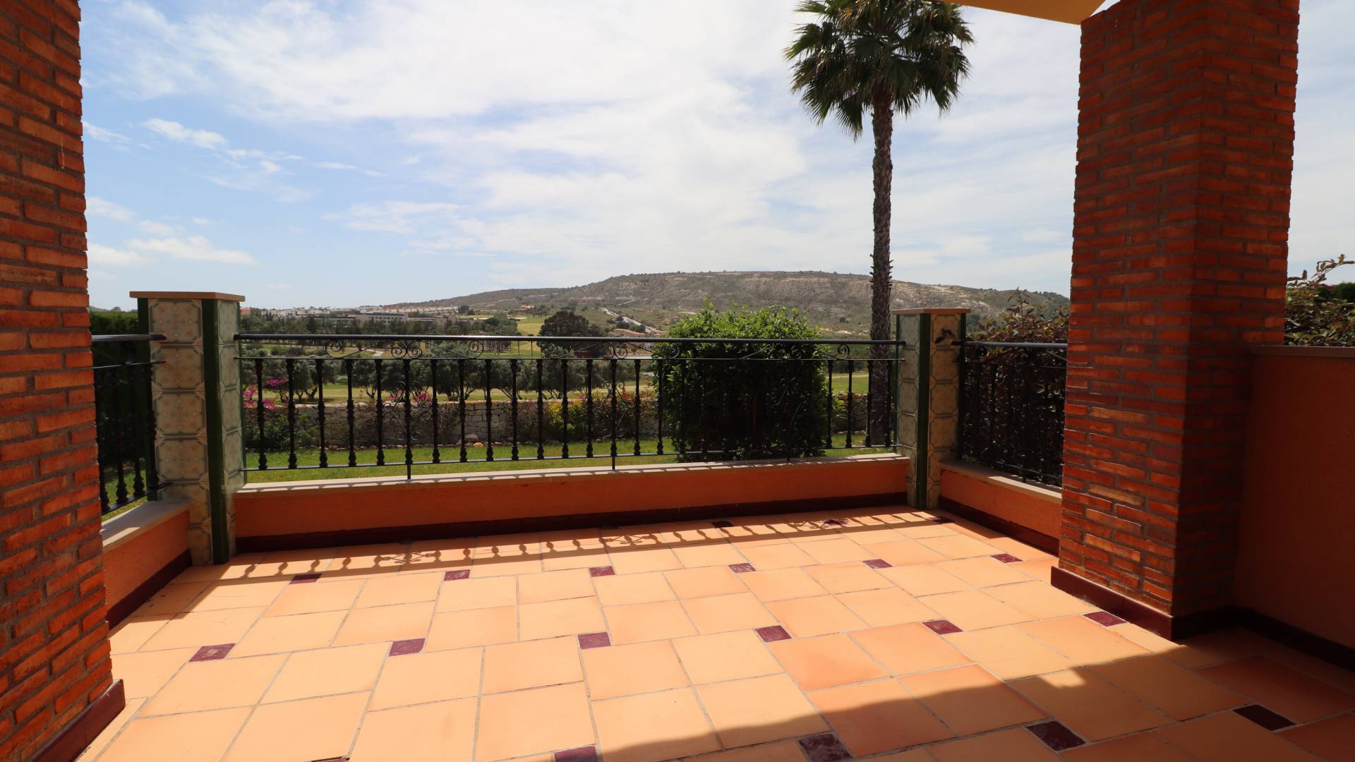 Resale - Villa - La Finca Golf Resort