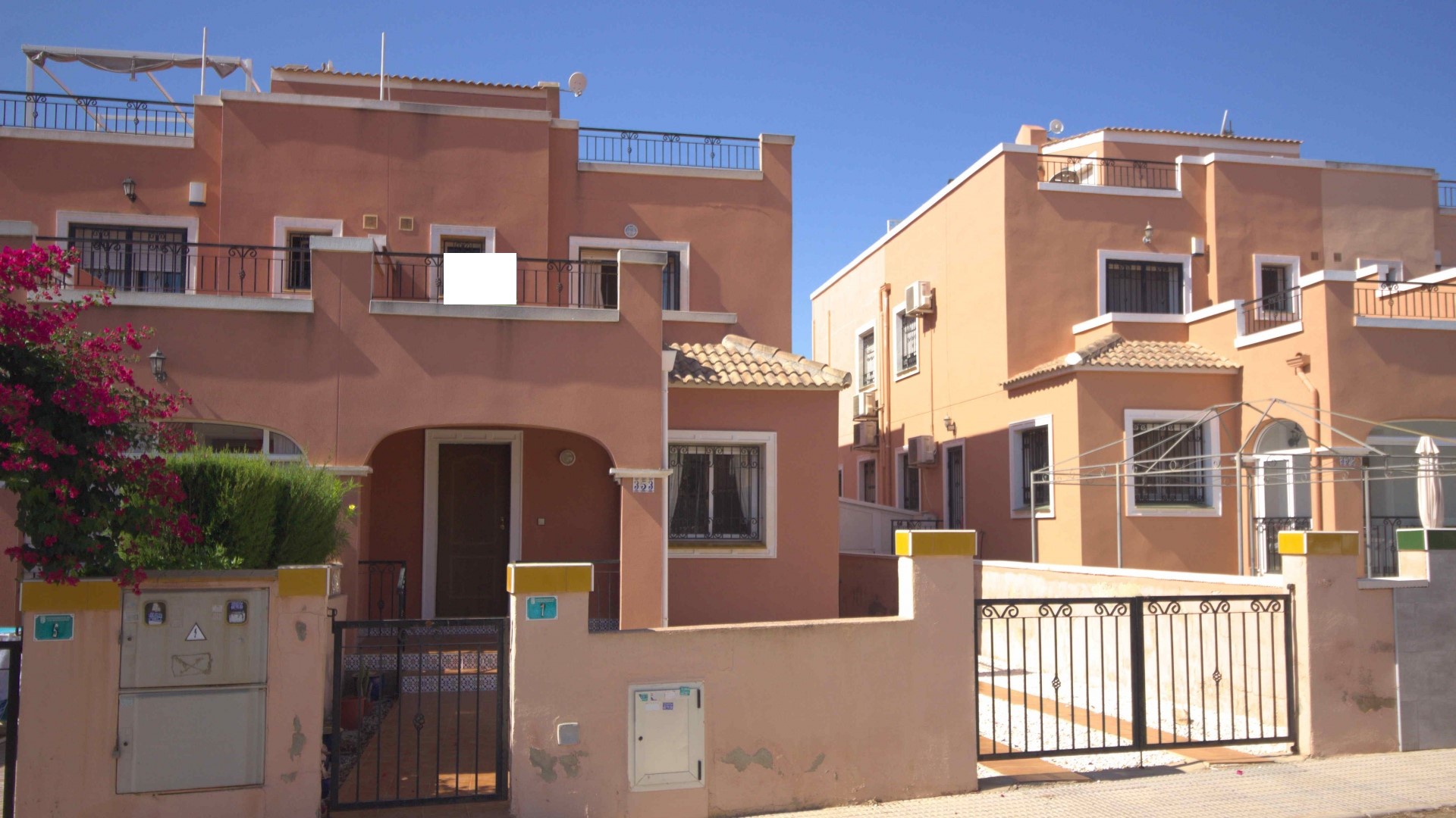 Resale - Villa - Los Montesinos - La Herrada