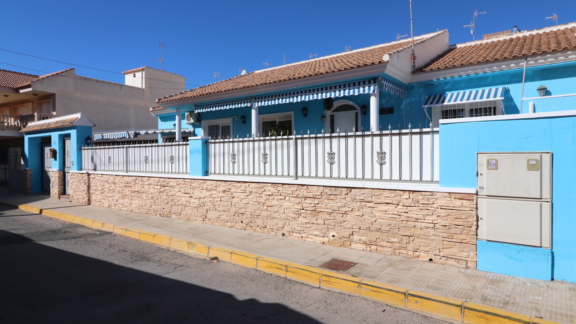 Resale - Villa - Los Montesinos