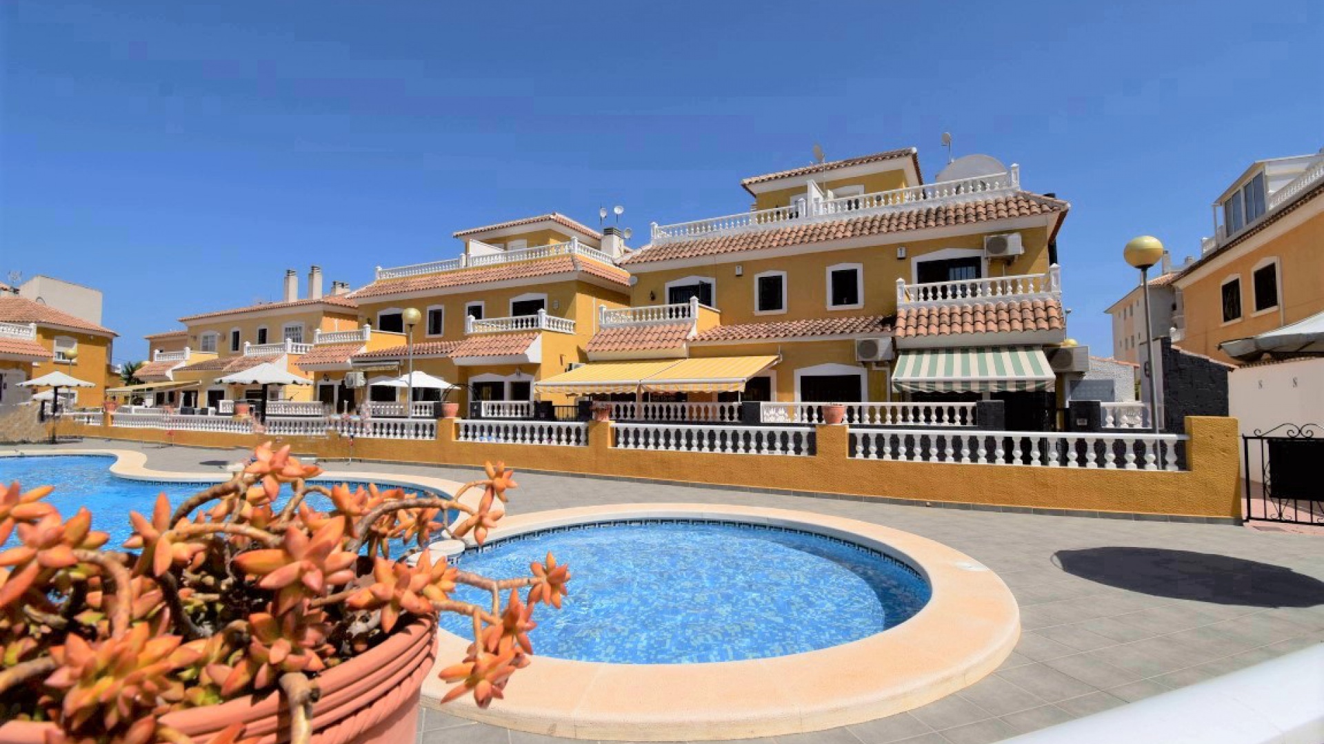 Resale - Villa - Orihuela Costa - Playa Flamenca