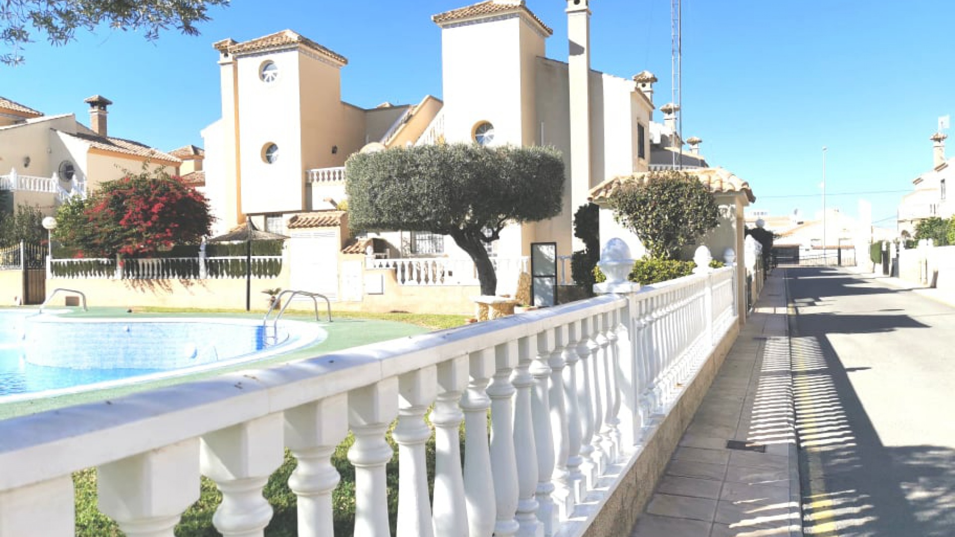 Resale - Villa - Playa Flamenca - zodiaco