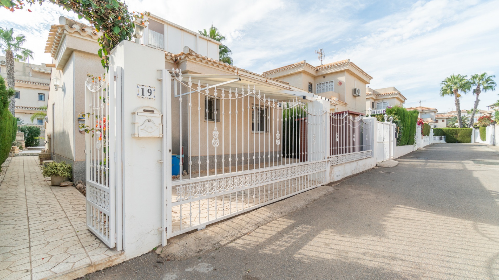 Resale - Villa - Playa Flamenca