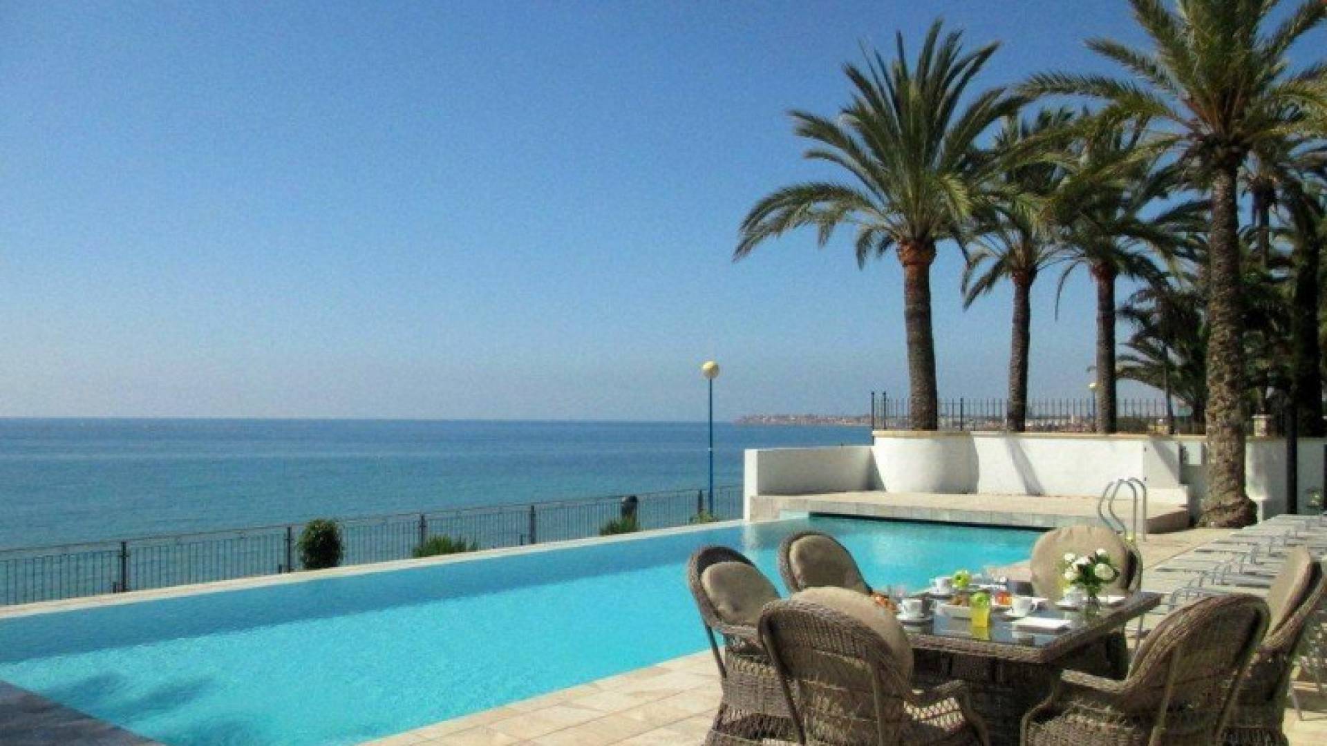 Resale - Villa - Punta Prima