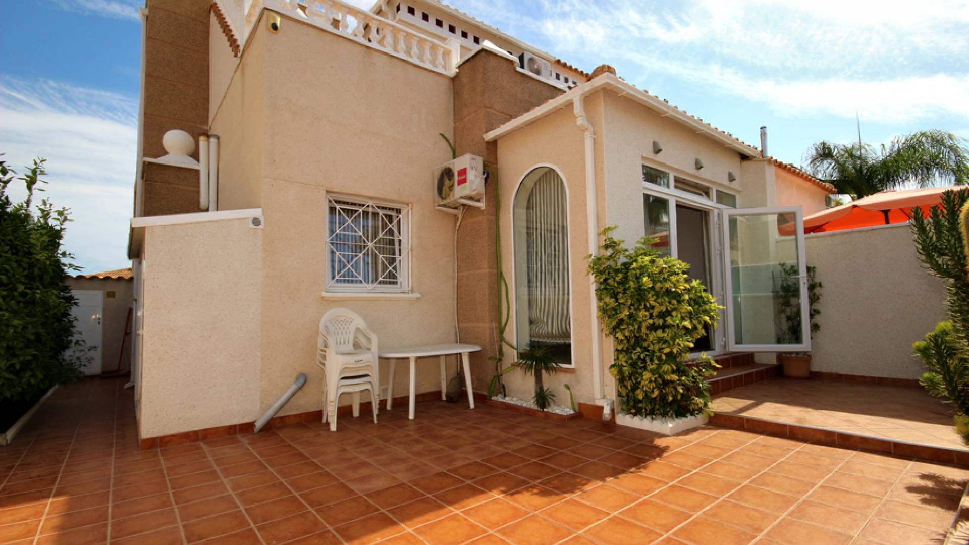 Resale - Villa - Torrevieja - altos de la bahia