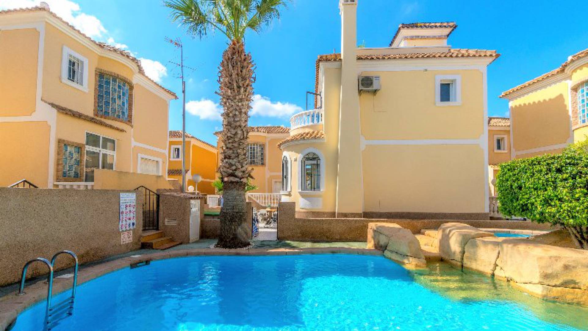 Resale - Villa - Villamartin - costa dorada