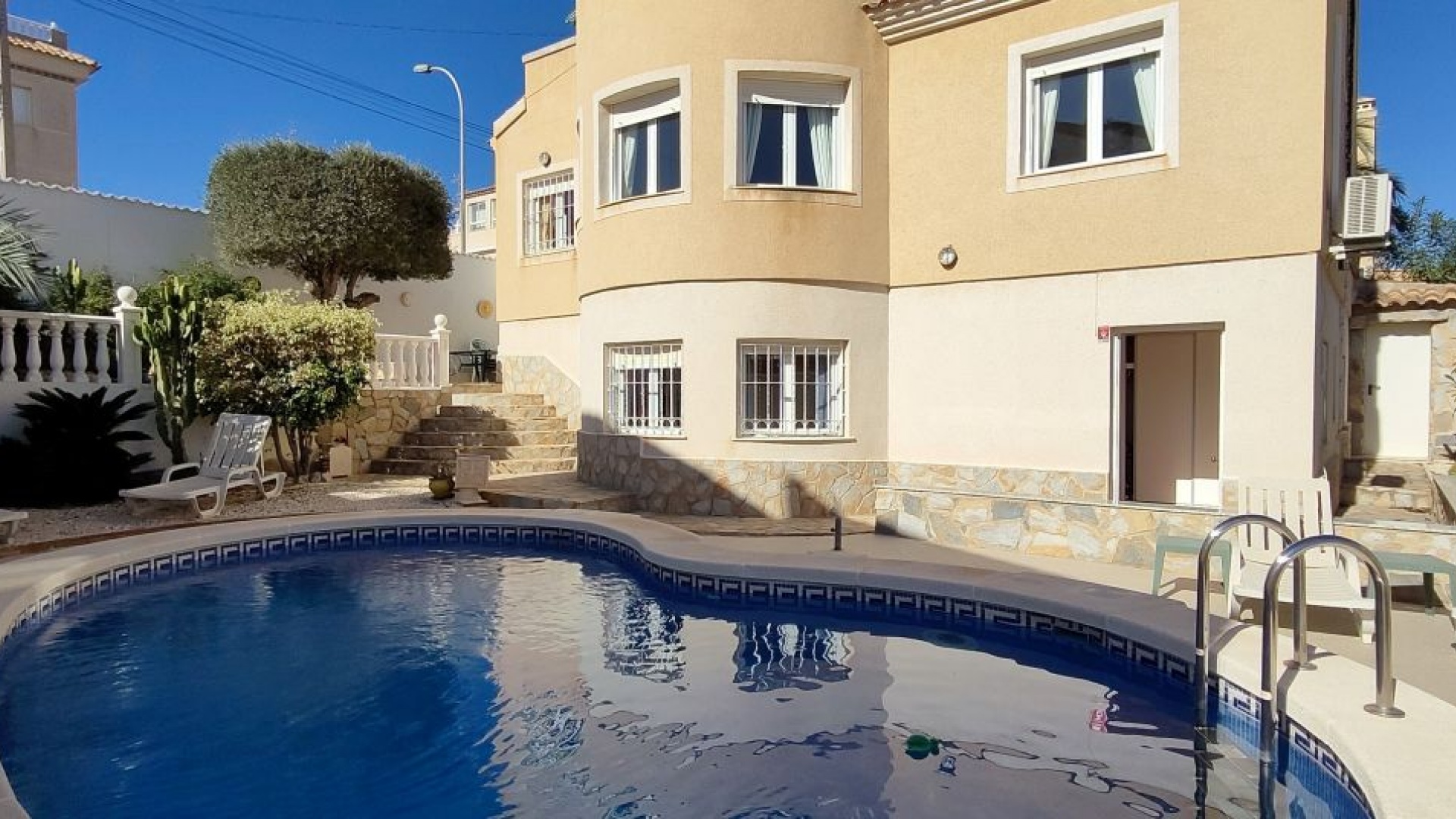 Resale - Villa - Villamartin - El Galan