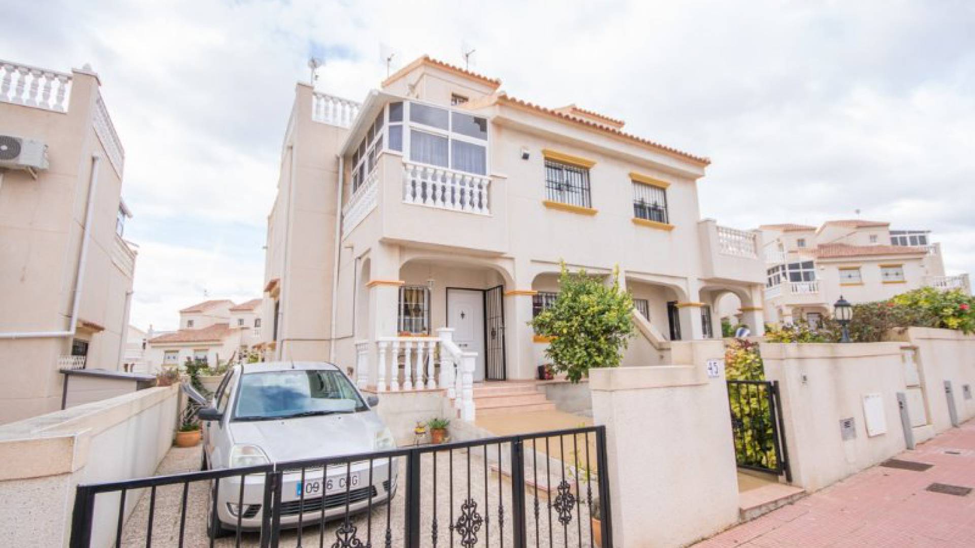 Resale - Villa - Villamartin - Res. Coral