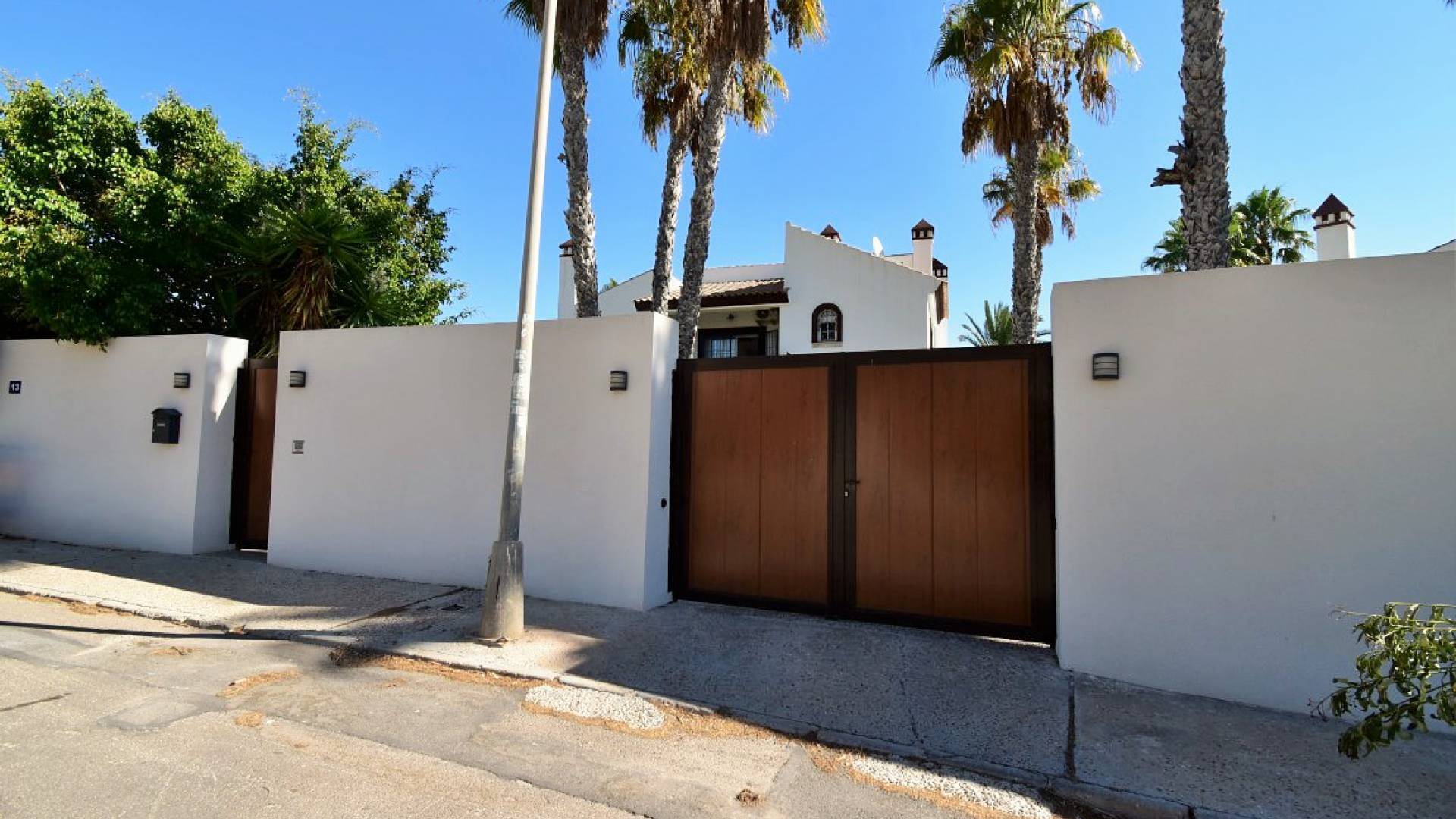 Resale - Villa - Villamartin