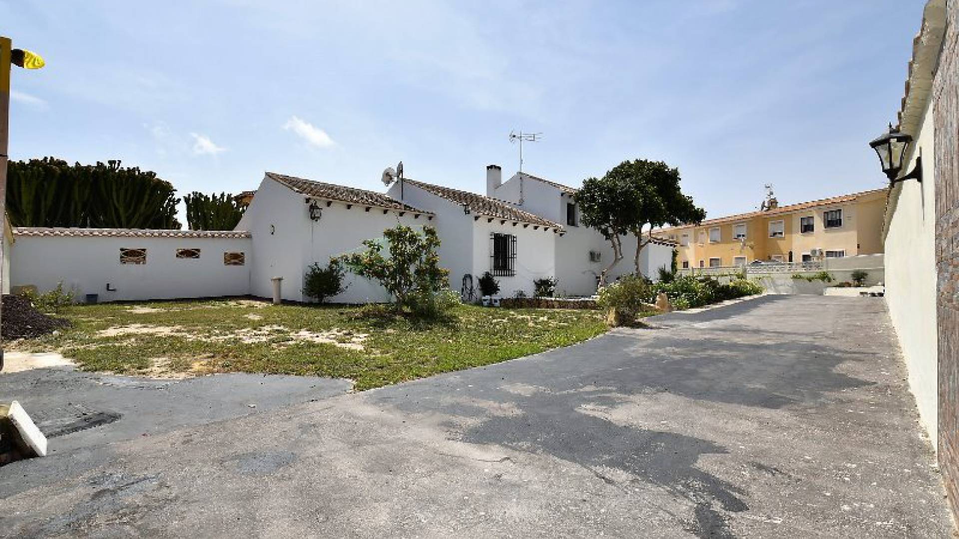 Resale - Villa - Villamartin