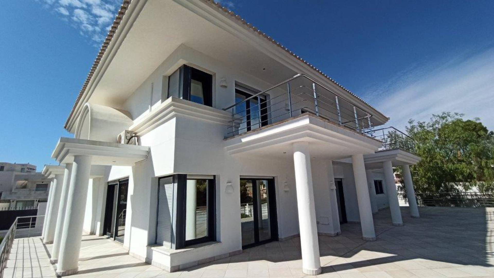 Resale - Villa - Villamartin