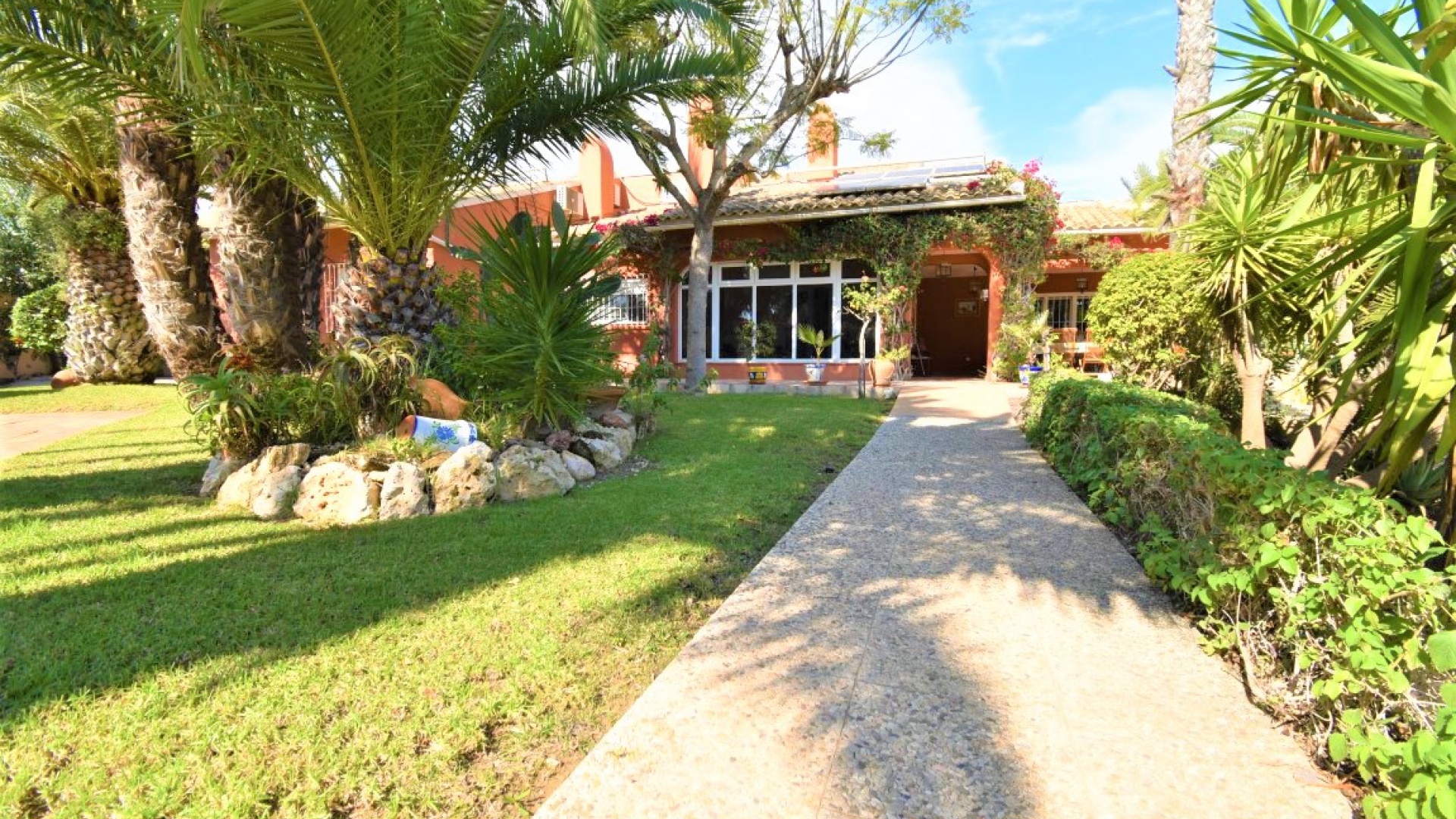 Resale - Villa - Villamartin