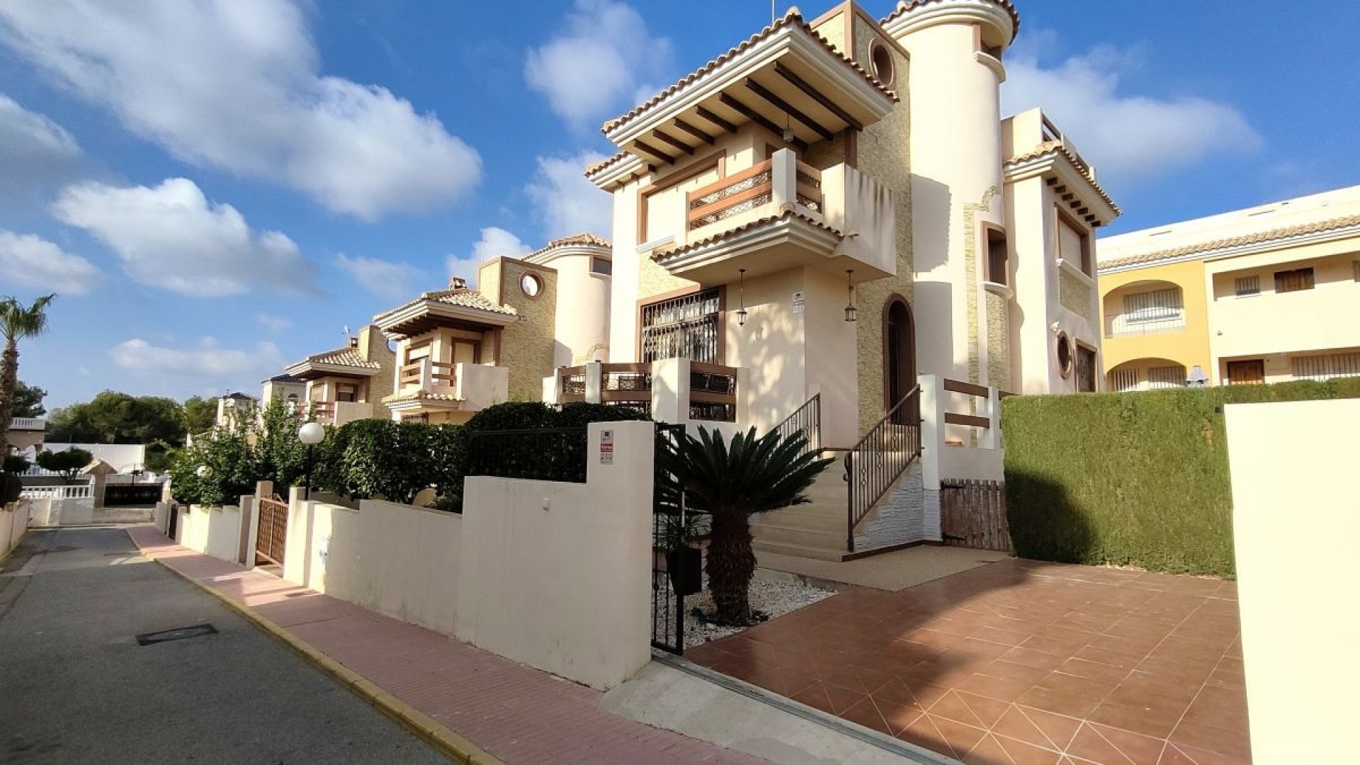 Resale - Villa - Villamartin