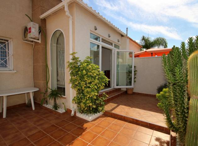 Återförsäljning - Villa - Torrevieja - altos de la bahia