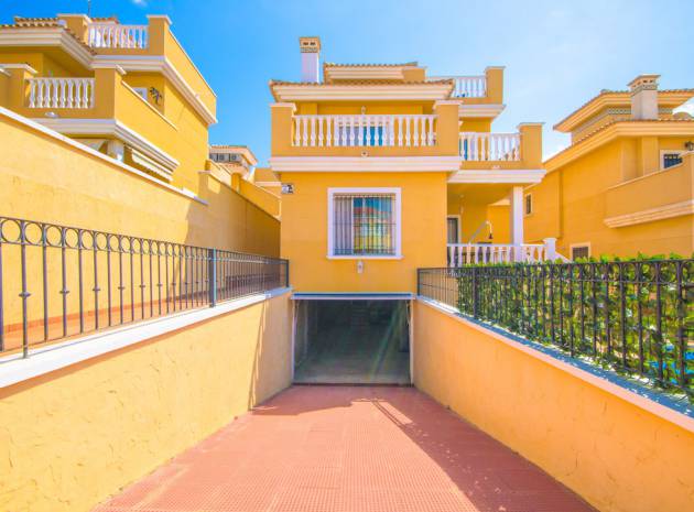 Resale - Villa - Villamartin - El Galan