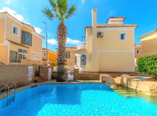 Wederverkoop - Villa - Villamartin - costa dorada