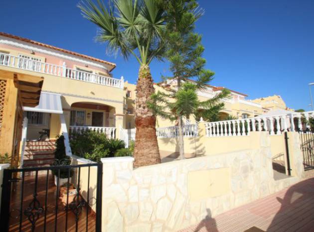 Resale - Townhouse - Villamartin - bosque de las lomas