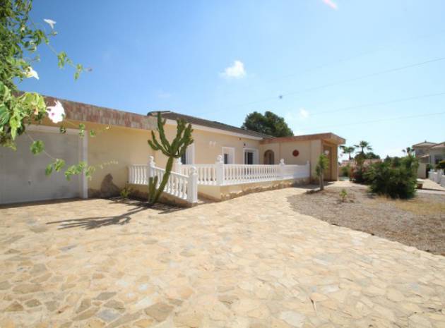 Resale - Villa - Villamartin - las filipinas