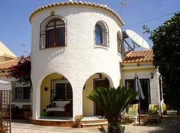 Resale - Villa - Los Alcazares