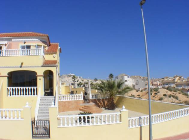 Resale - Townhouse - Villamartin - el presidente