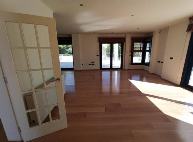 Resale - Villa - Villamartin