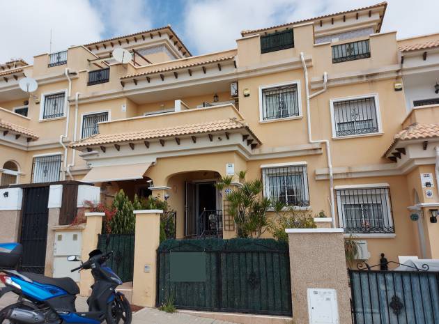 Resale - Townhouse - Villamartin - entre golf