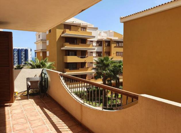 Resale - Apartment - Punta Prima - la entrada