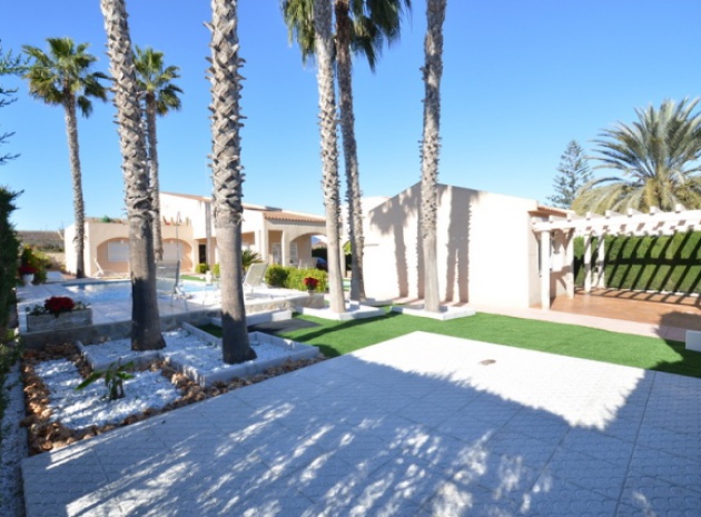 Återförsäljning - Villa - Orihuela Costa - Los Balcones