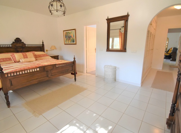 Resale - Villa - Villamartin