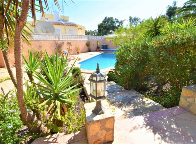 Resale - Villa - Villamartin