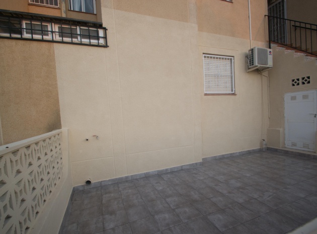 Resale - Apartment - Torrevieja - Aguas Nuevas